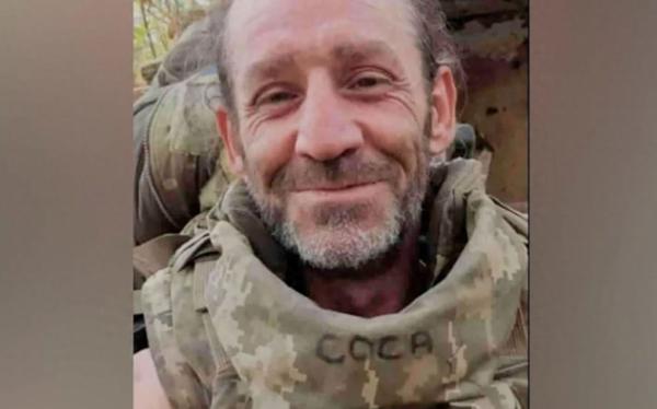 【英男子赴乌首战殒命无人区 家属忧尸骸永难寻回】46岁英国男子李·“詹蒂”·约翰