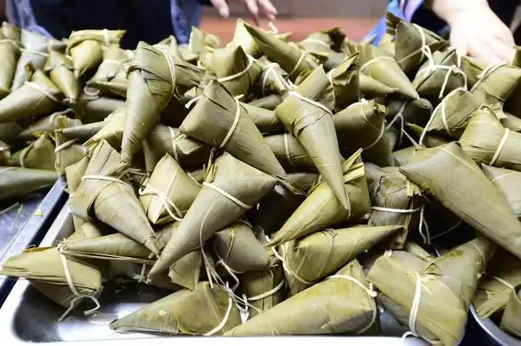 曾经刷到一个视频，是我们家喻户晓的那个绿色咖啡品牌，里面的销售压力非常大，尤其具