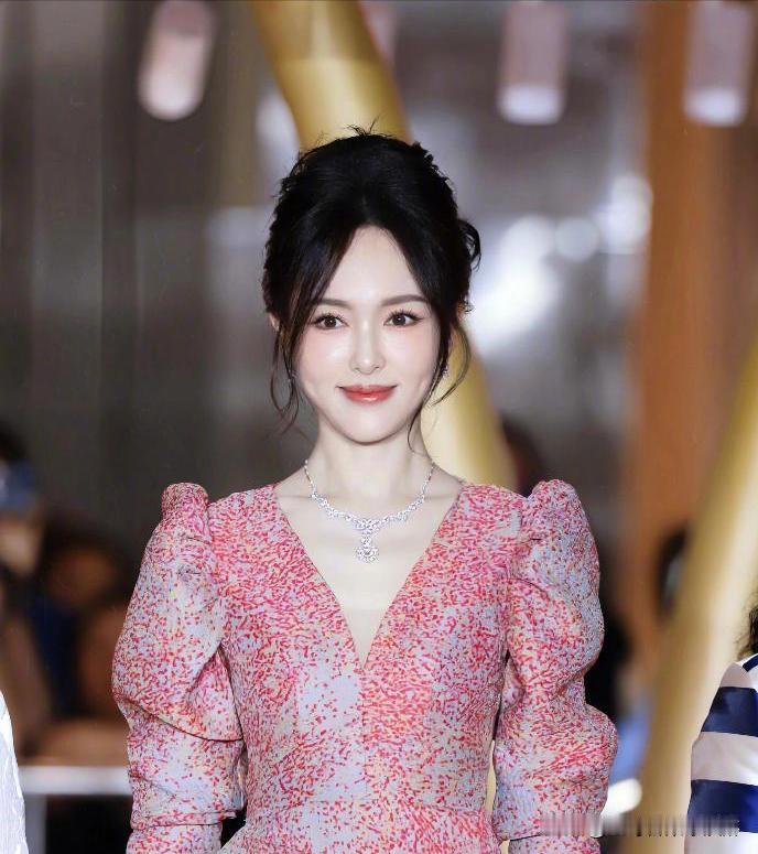 #唐嫣白玉兰提名感言#
没想到明天就是白玉兰颁奖典礼了，感觉自从白玉兰提名名单出
