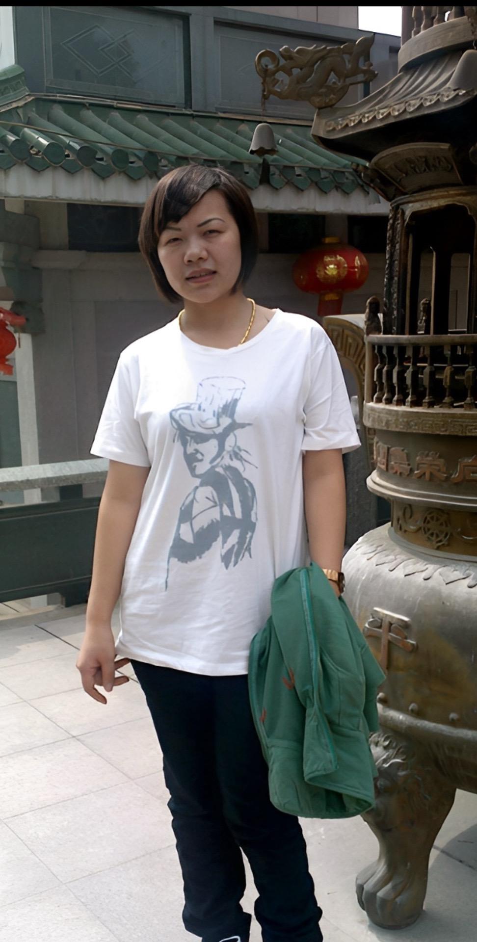 第一张那时候我要离婚他带着我去福建散心，给我买第一条金项链，哄我不要离...
