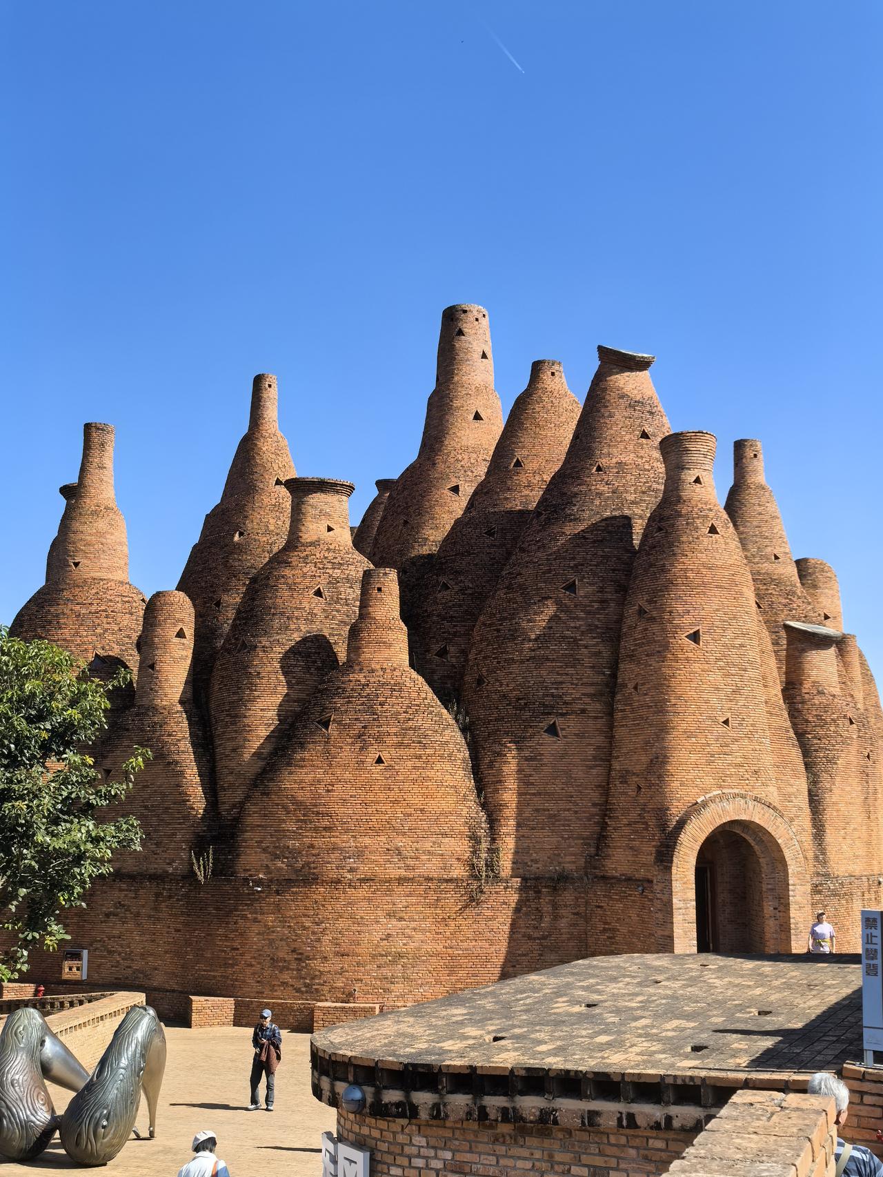 没想到，在弥勒待几天这么舒服
       13日，我们离开巧家栗喉蜂虎3号房车