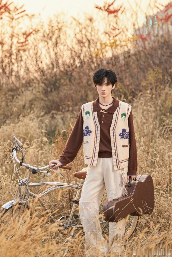 刷到粉丝制作的新歌应援图， 不管是抒情还是燃曲都可，只要是他唱的，就无条件期待～