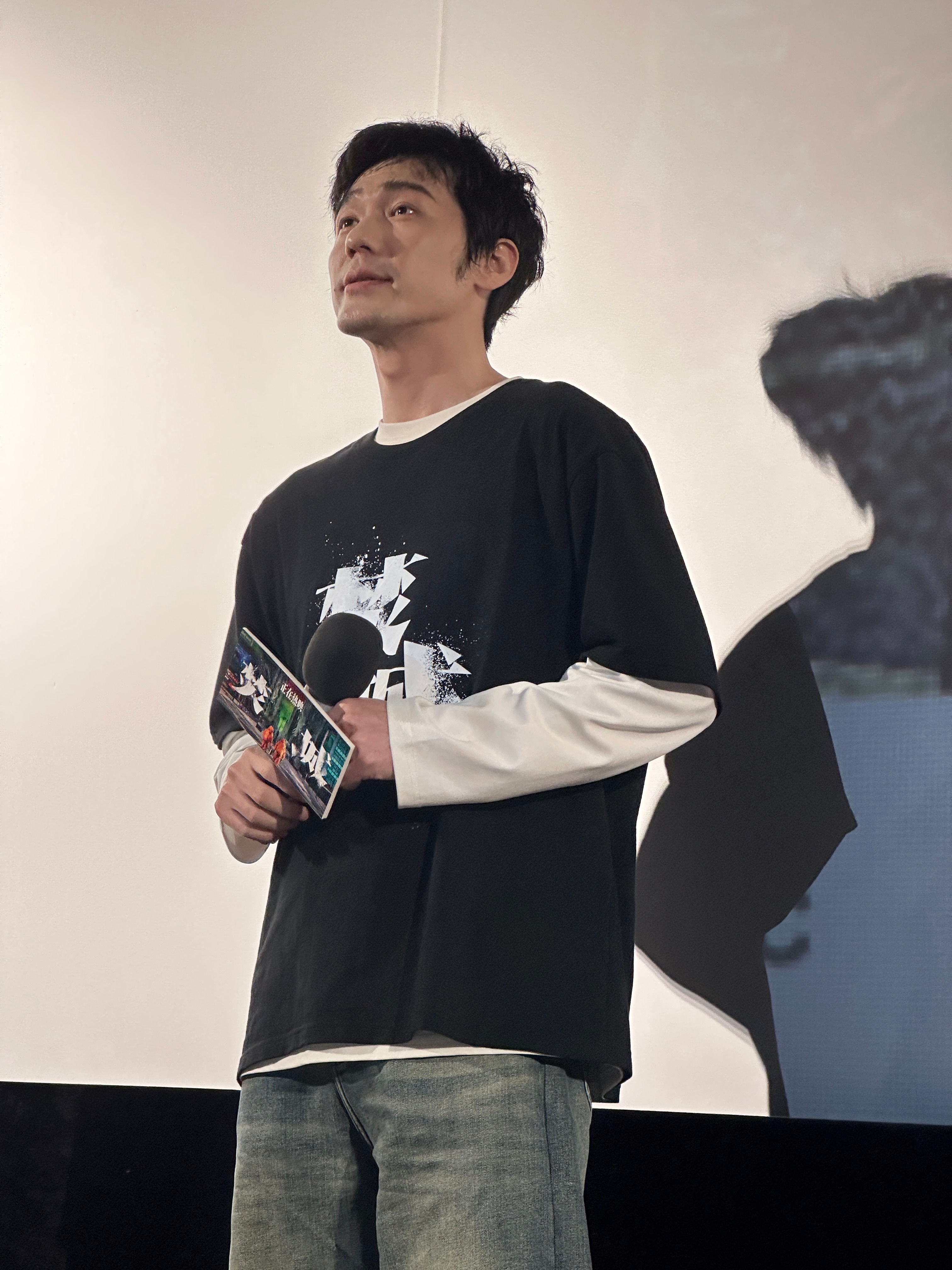白宇的眼睛真的很会爱人[哇]眼睛闪闪亮亮的诶#白宇路演回应演公务员专业户##电影
