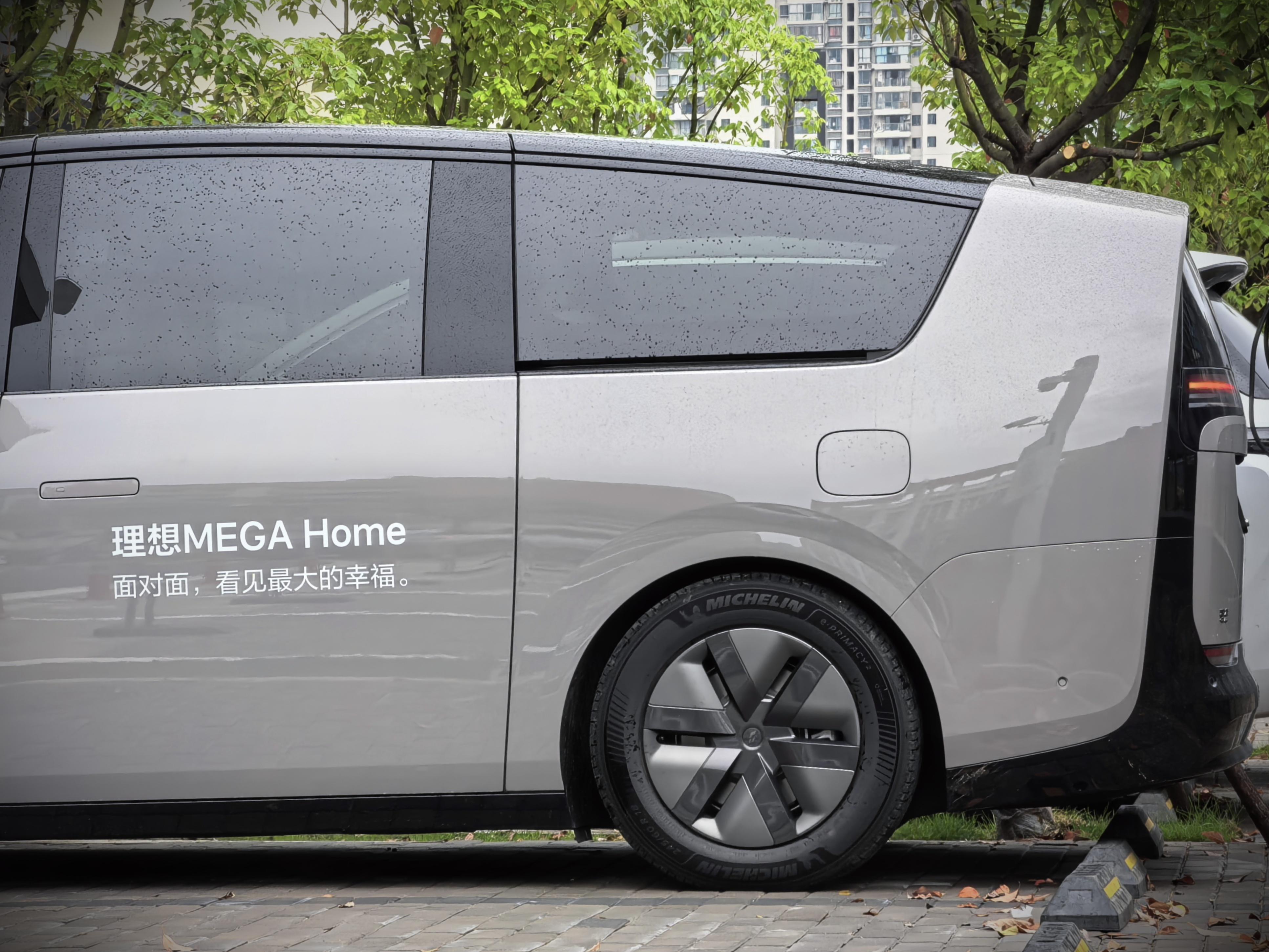 理想的刻板印象不能再是增程啦！！！还有纯电i系列和mega！