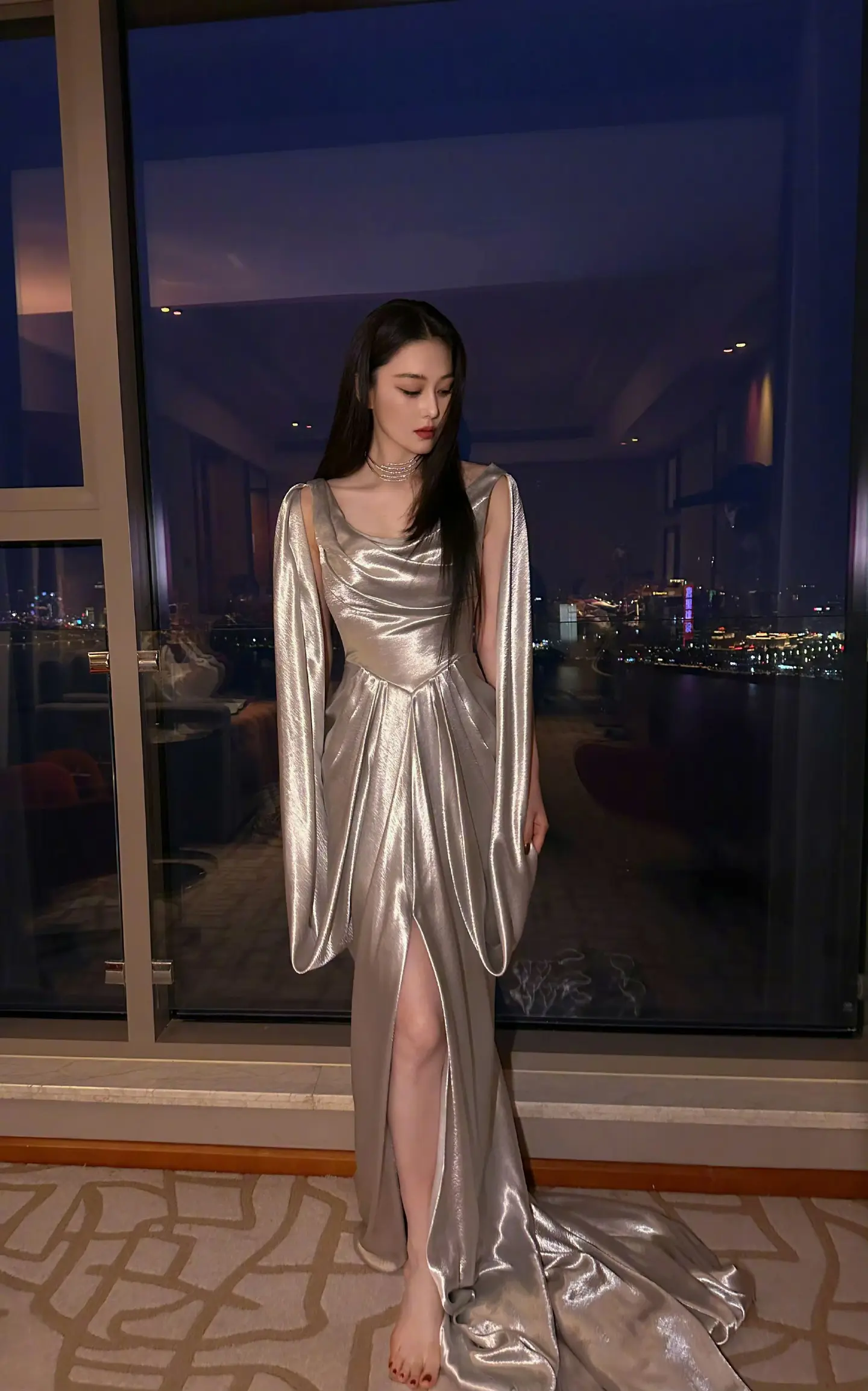 张馨予｜最新美图。鎏光溢彩的美