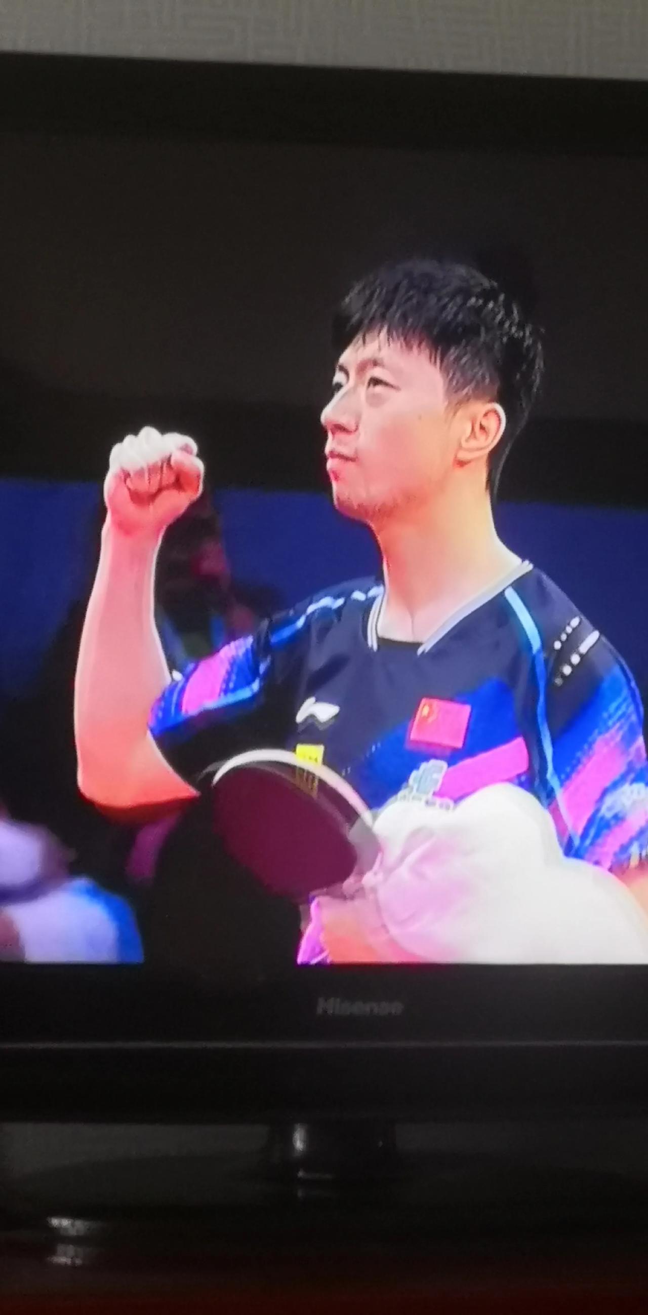 永远的旗帜，永远的马龙！
马龙登顶亚锦赛，3：2战胜樊振东，勇夺亚锦赛单打冠军，