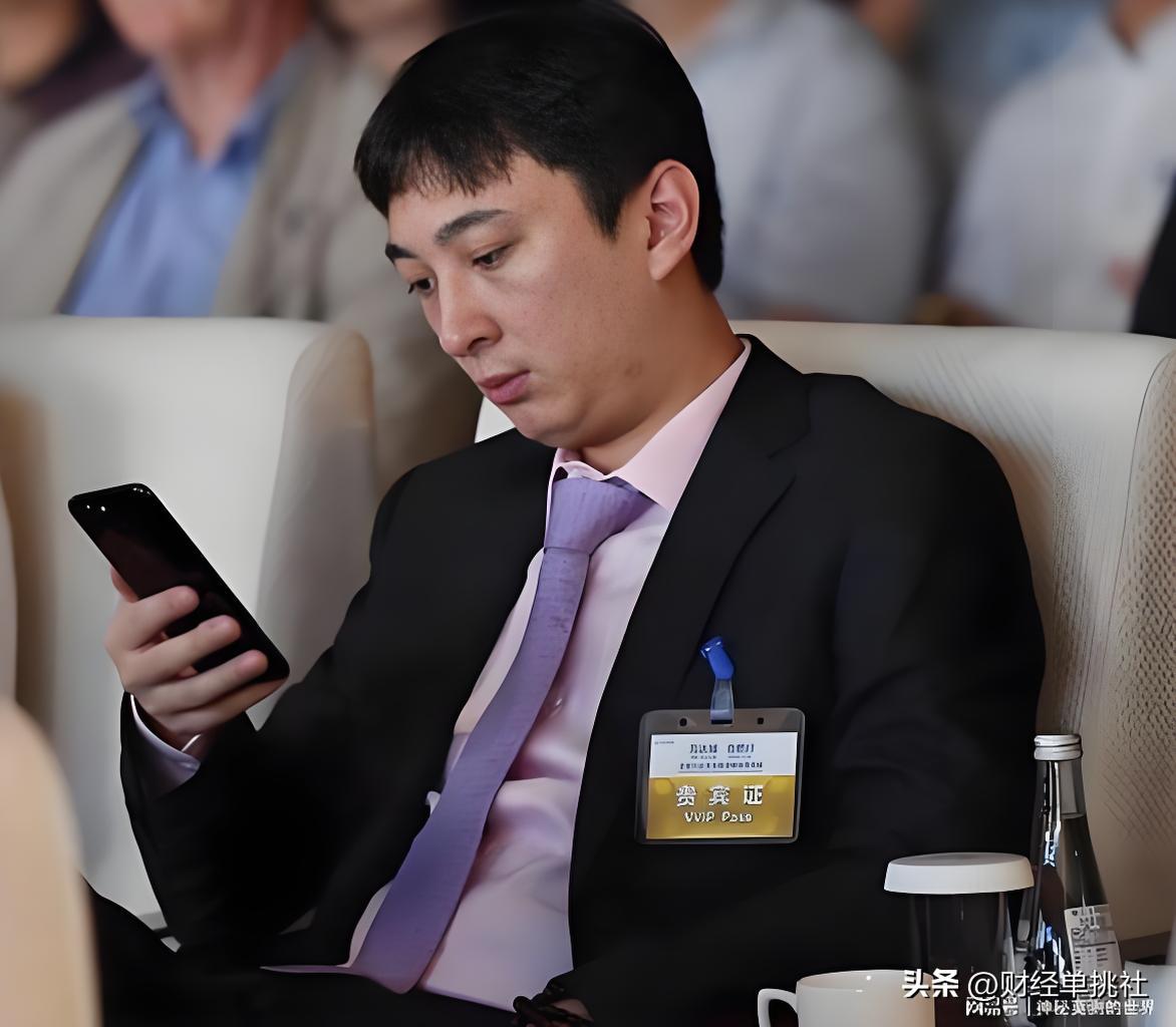 王思聪又退掉了一个万达核心董事席位，在万达体系里彻底没了管理职，六年里退了三次。