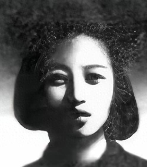 1980年，一个60岁的老太太，医生告诉她得癌症了。她没哭，也没说太多。她做的第