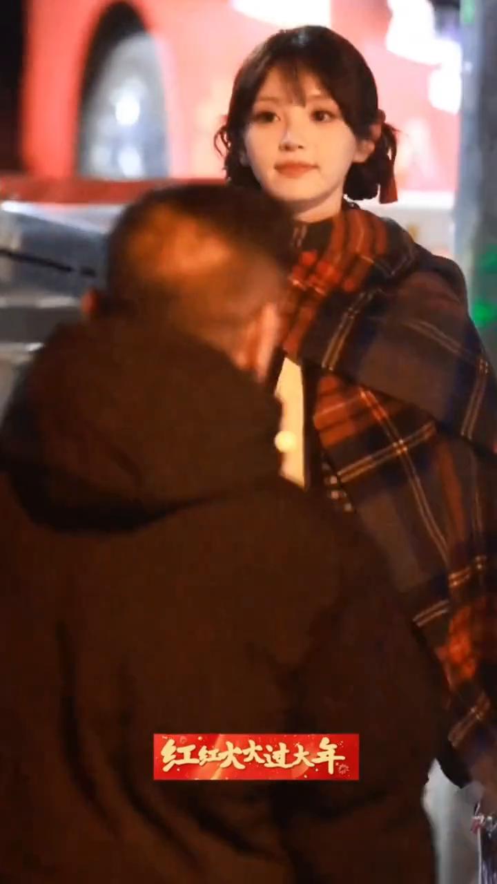红红大大过大年。
