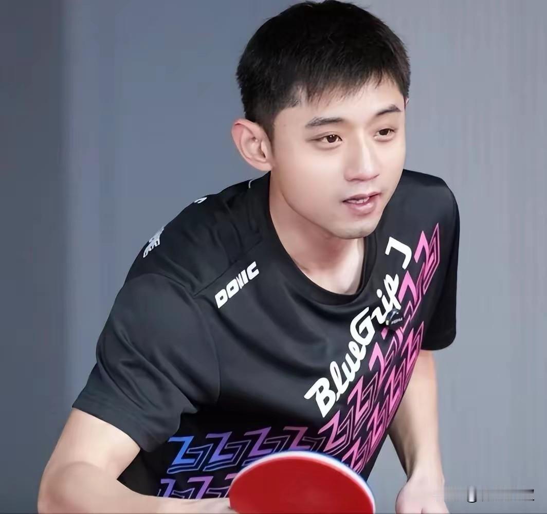 方博代表哈萨克斯坦出战wtt，
网友问张继科啥时候出国当教练，张继科的回答太爷们