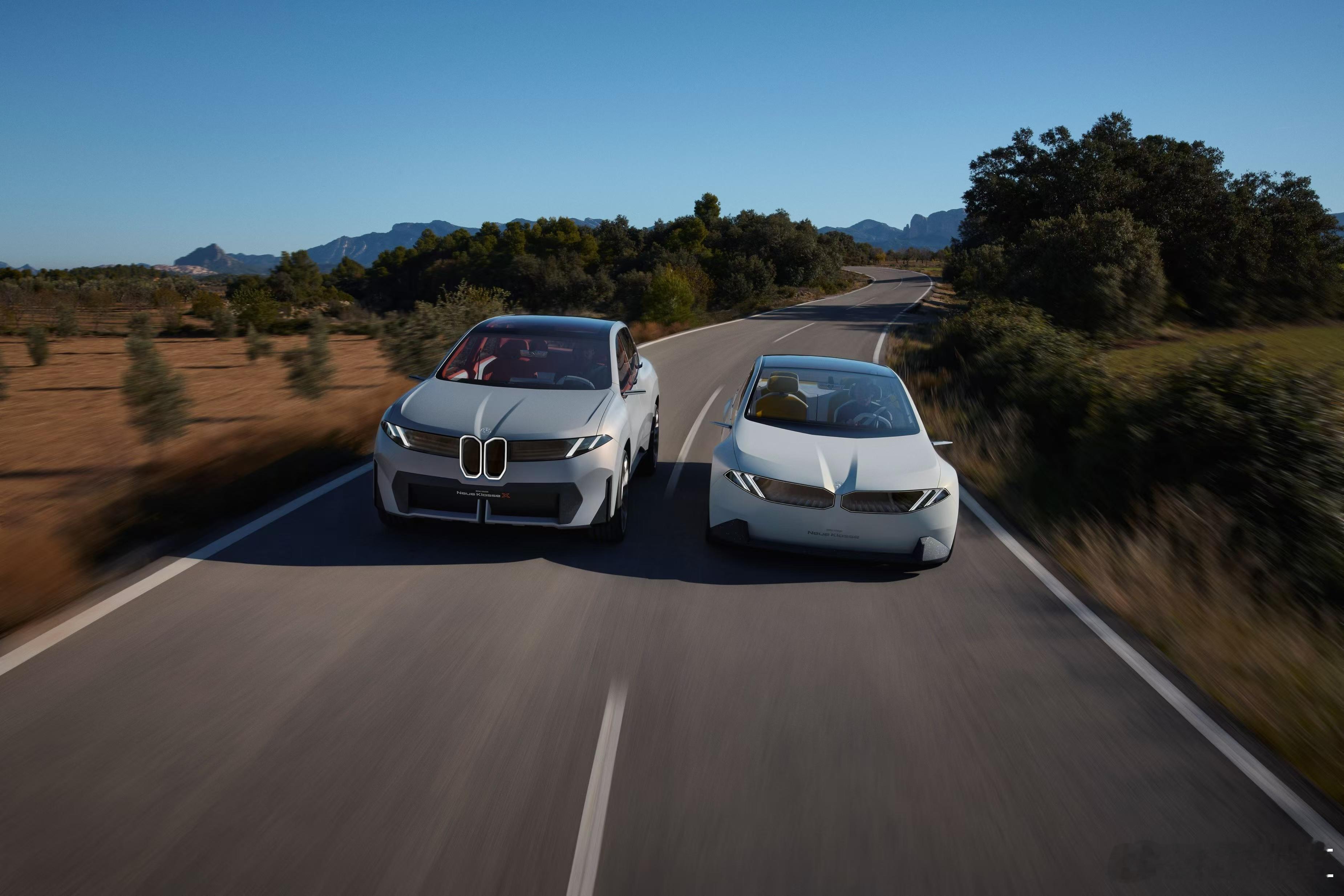 BMW首创全景iDrive量产版即将于1月2025CES展上发布，这次除了中国团