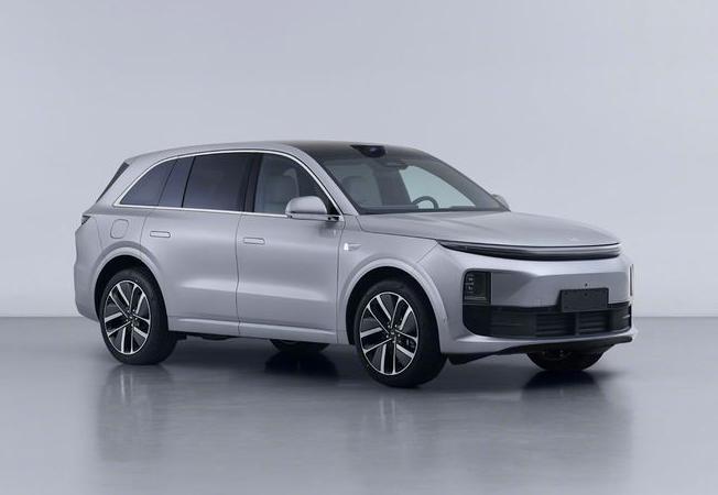 2024款Pro，行驶15000公里。今年6月10日，检查底盘时发现右后驱动轴漏