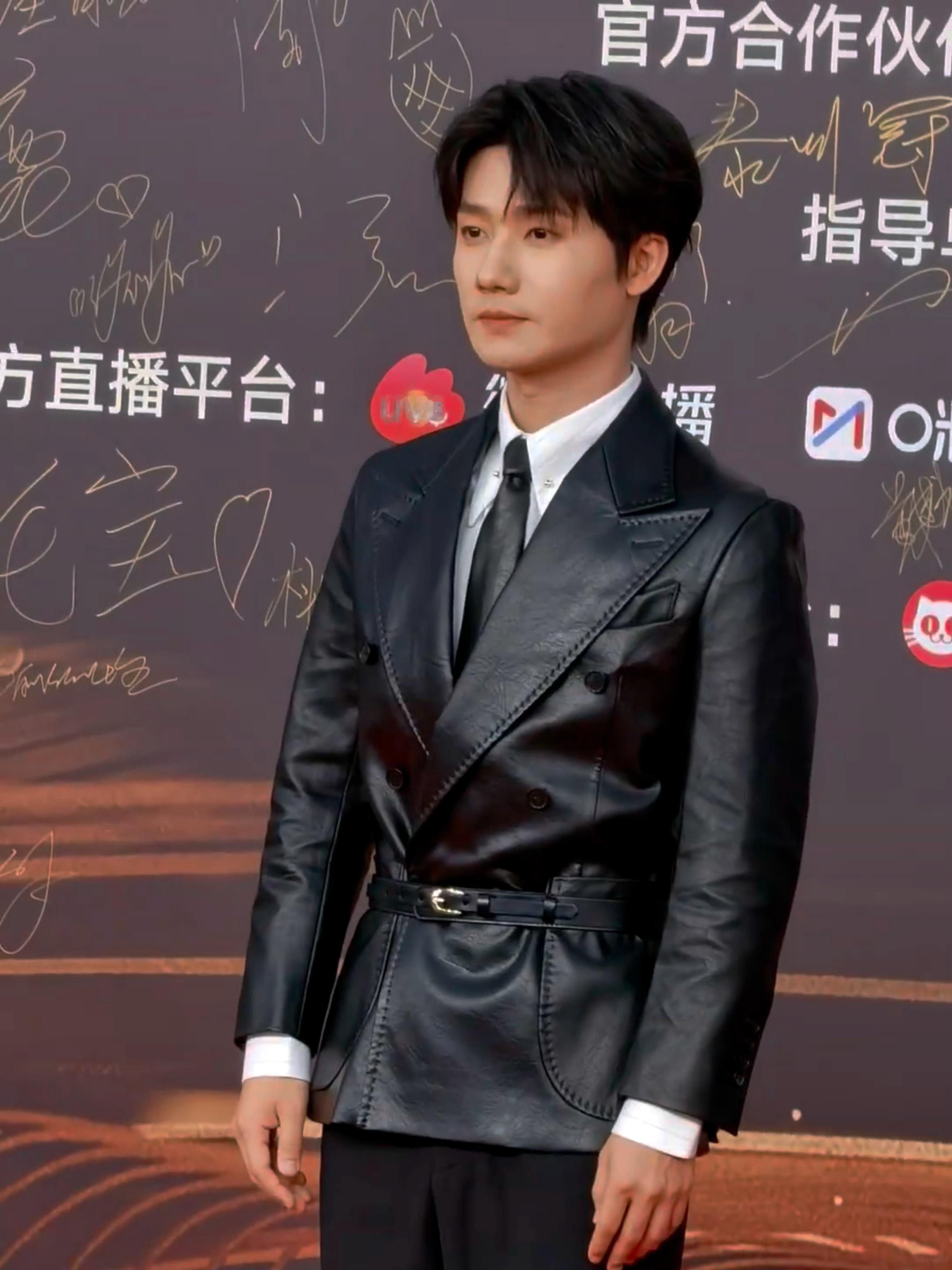 蒋敦豪红毯生图🈶今天是allblack摇滚敦，期待晚上的《命名》 