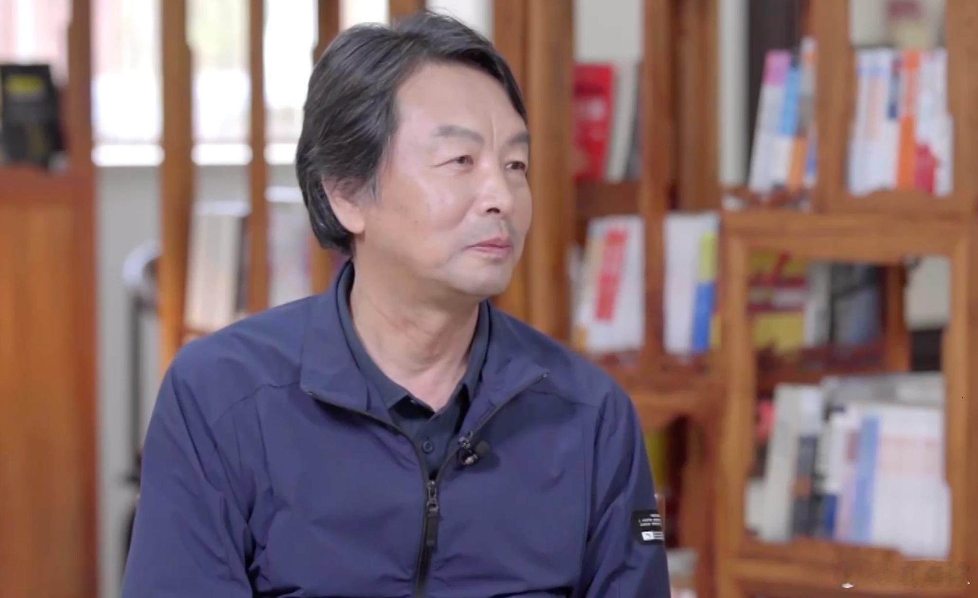 世界上有3件事最愚蠢：一是把钱借出去，等别人主动还；二是闷头做事，等老板主动提拔