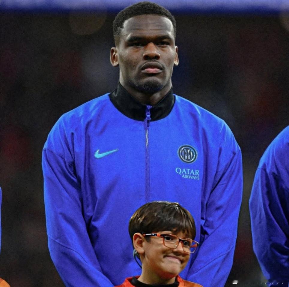 博尼因为流感无缘本场比赛，加油吧，这是一场必须拿下的比赛。国际米兰意甲比萨vs国