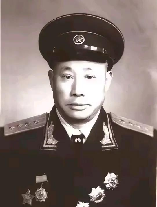 抗战期间，飞夺泸定桥的二十二勇士幸存者刘金山，被5个日本兵包围，就在奋力搏杀之际