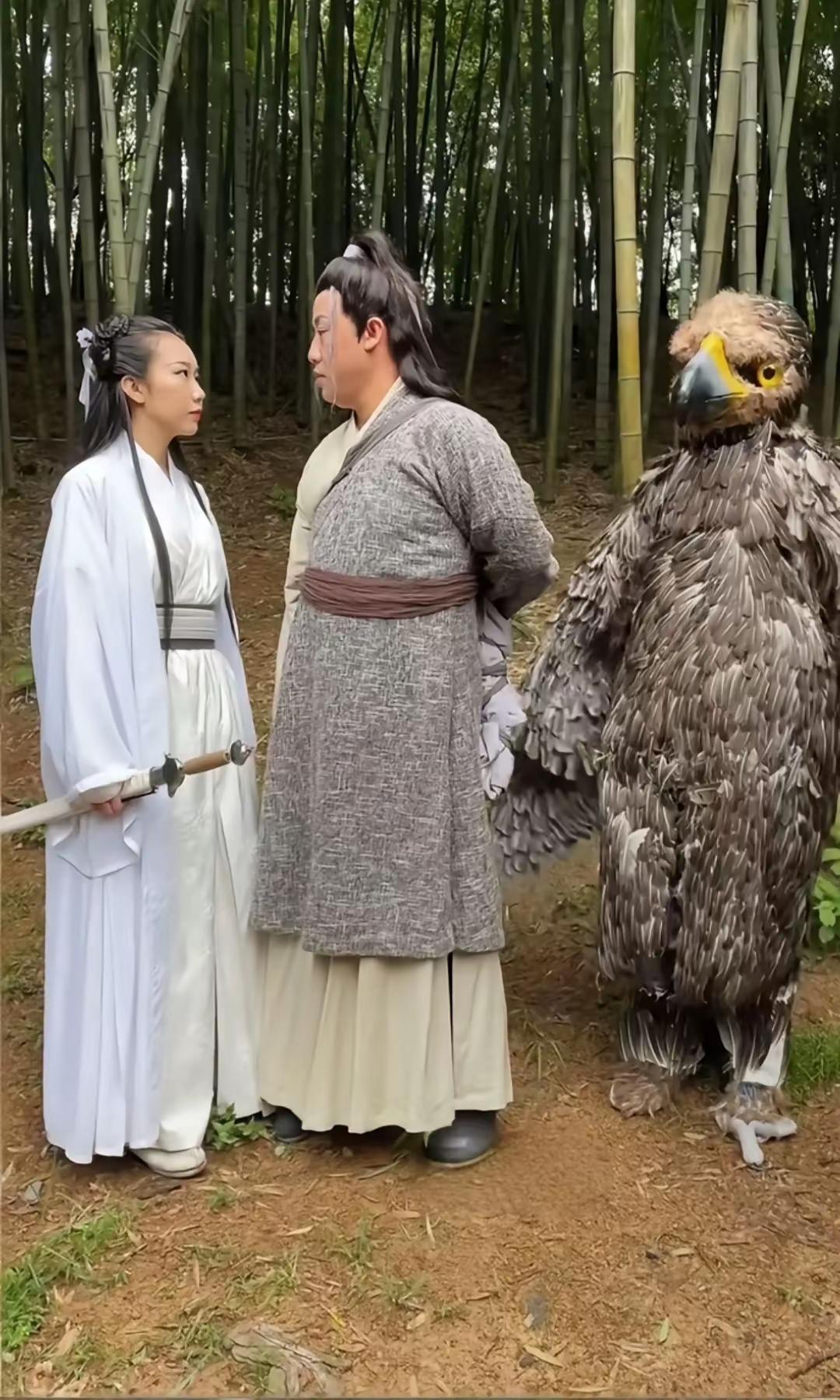 假如导演给你1000一天，让你大热天演这个雕，你会不会演？[what]