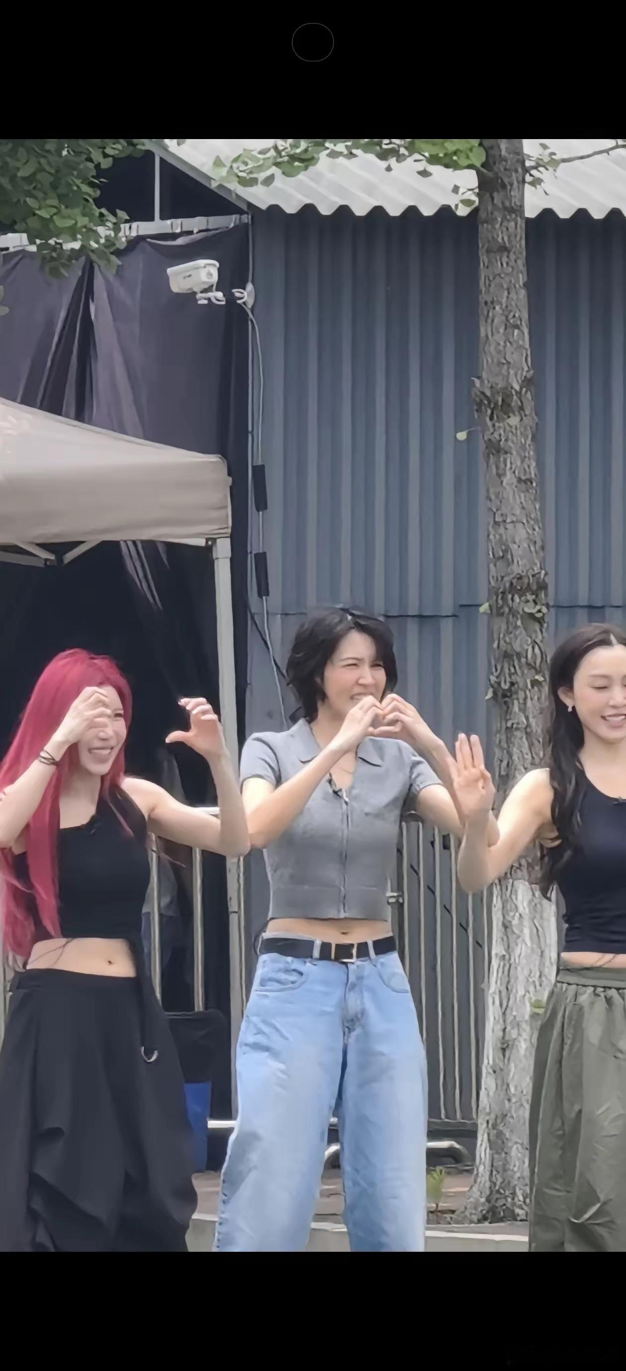 曾沛慈上班 此女乃萌神来的吧！！！ 
