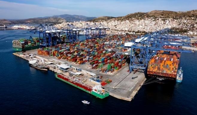 打脸来得太快！巴拿马刚抢完中企港口，就急着隔空求和，狼狈不堪。
 
言叔今天带大