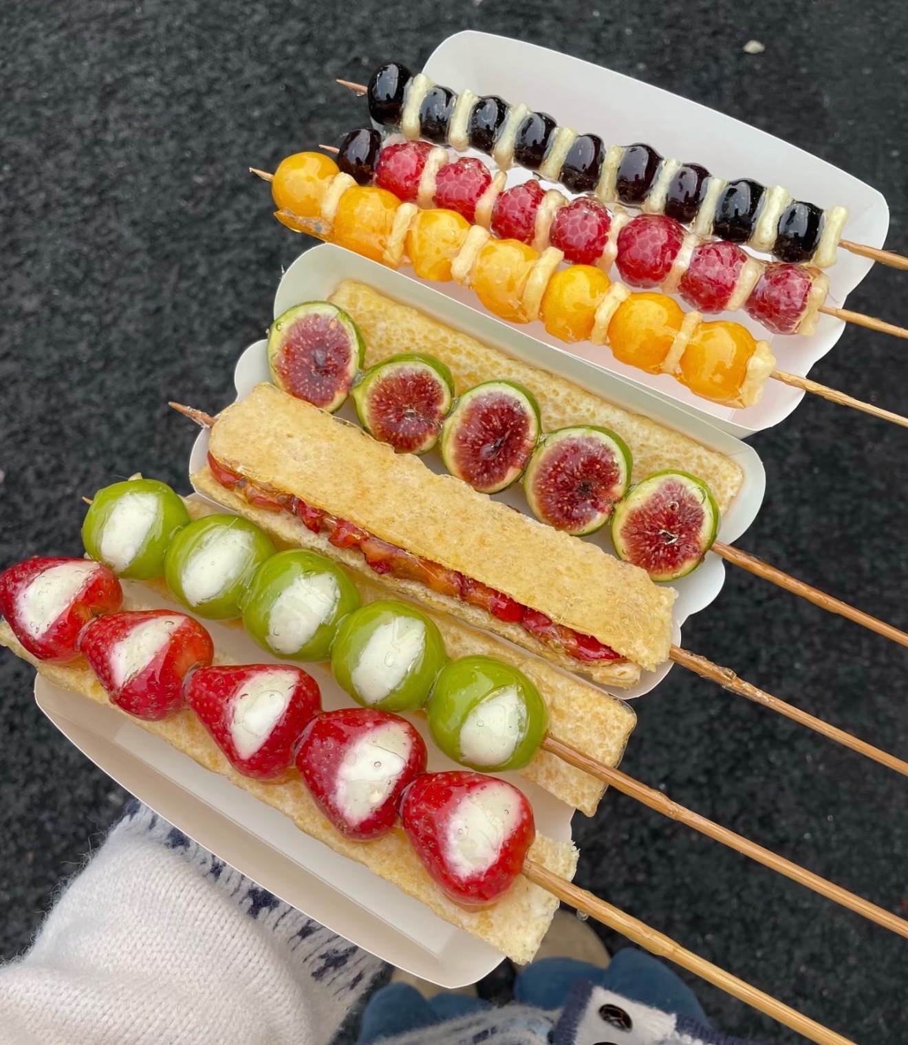 超长蛋挞陆续下架草莓塔、去年的奶皮子糖葫芦、今年的超长蛋挞每年都得火一个“秋冬限