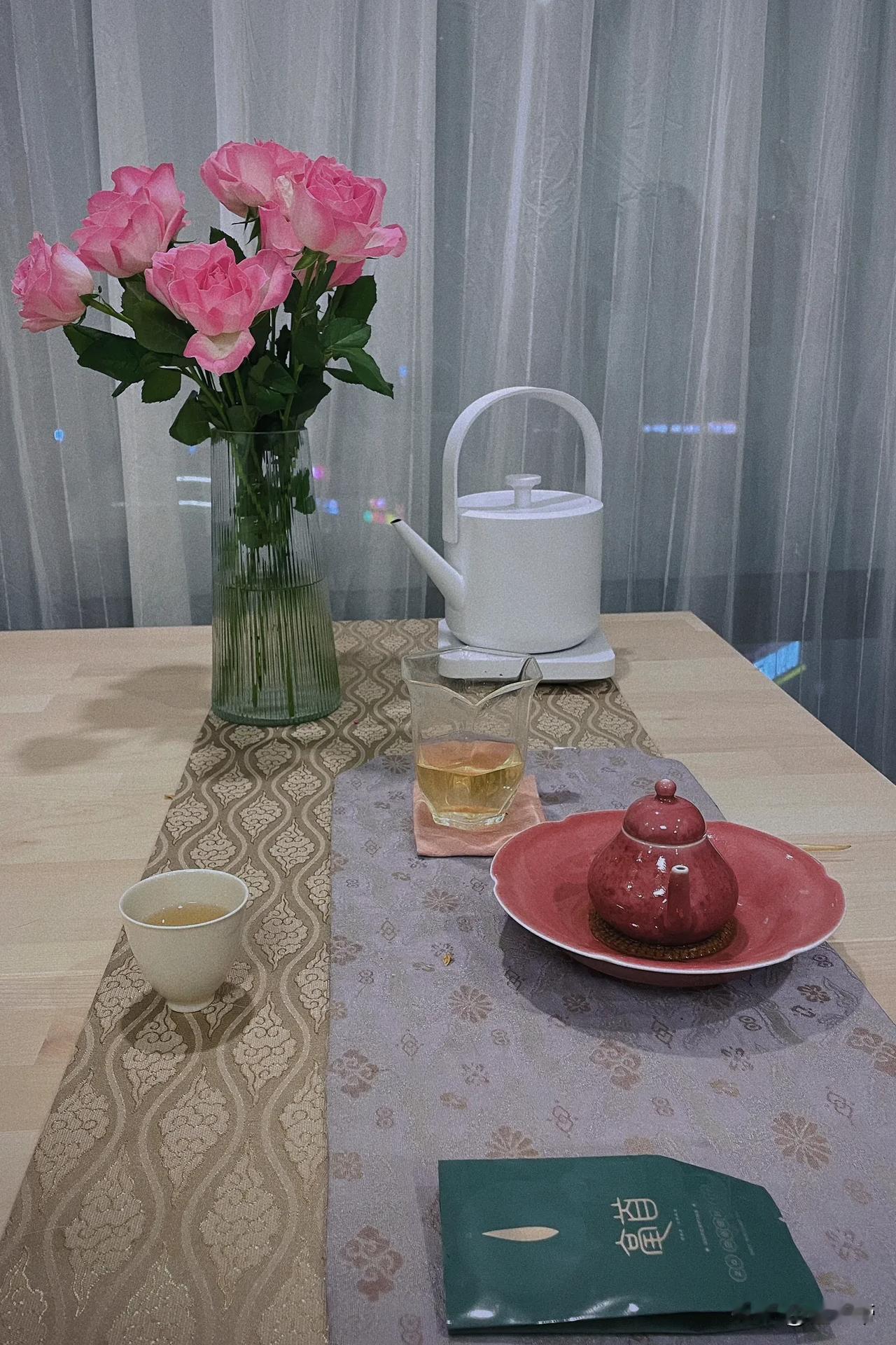 繁忙的生活在一杯夜茶中落幕