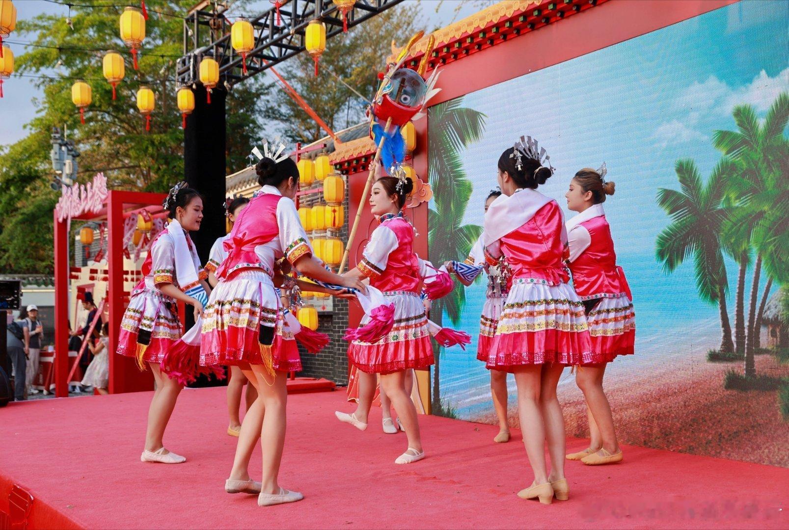 三亚春节日记三亚春节里真的藏着太多惊喜！其中最让人印象深刻的，莫过于热闹十足的竹