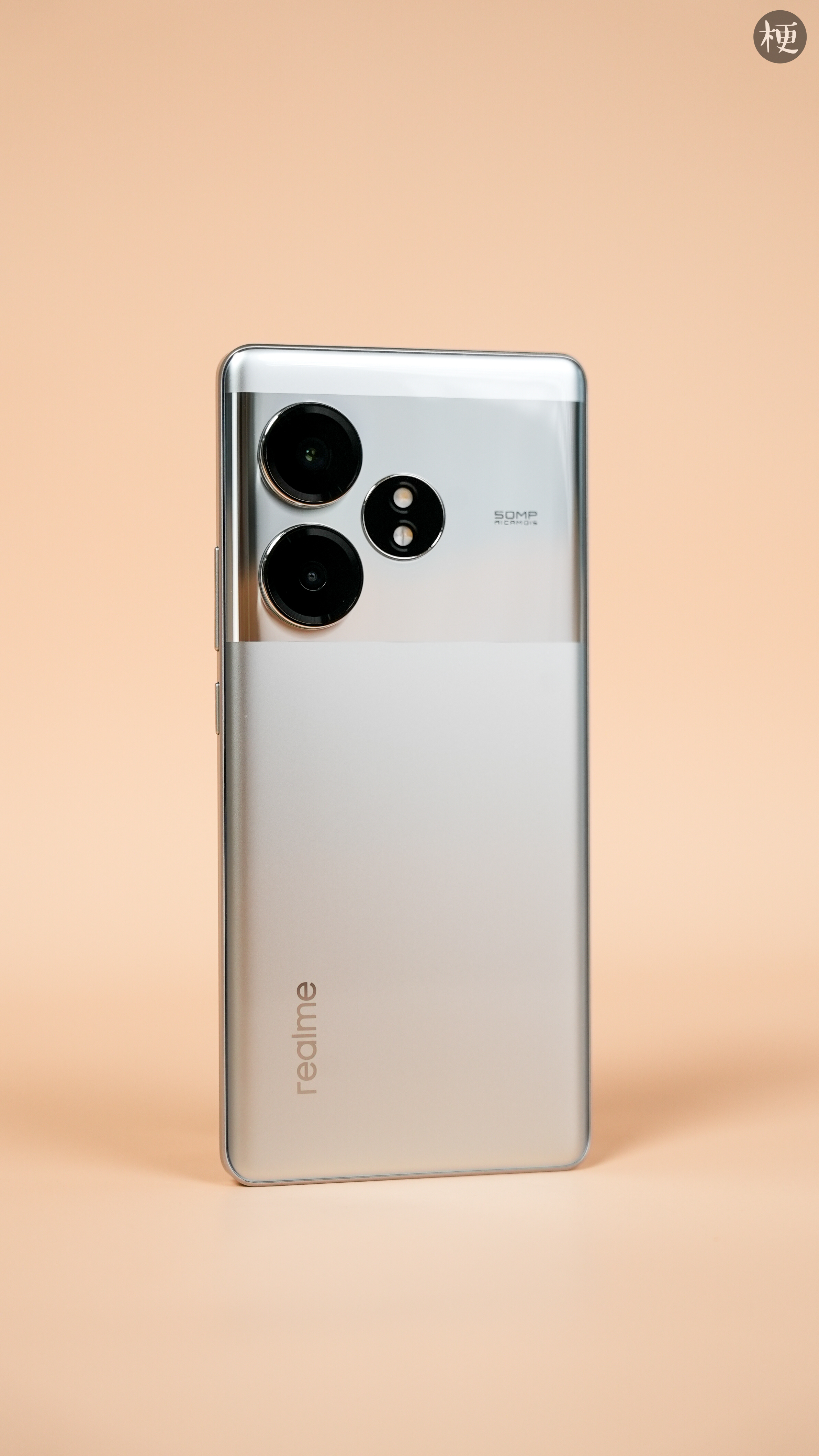 真我 GT Neo6SE，这质感了解一下。[doge](不能多说，说多了夹了， 