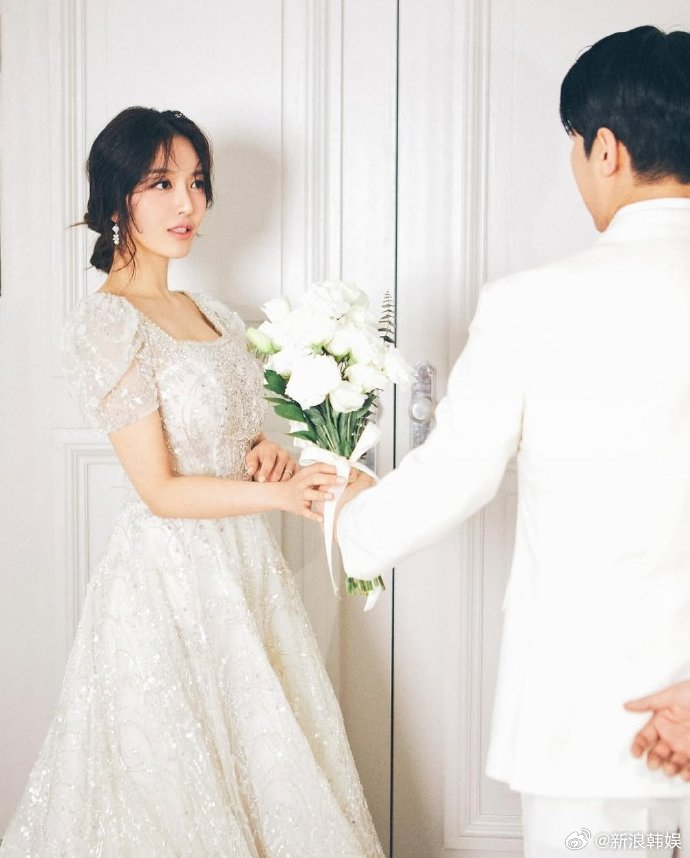 AOA澯美结婚 AOA澯美ins宣布将于6月结婚。 ​​​