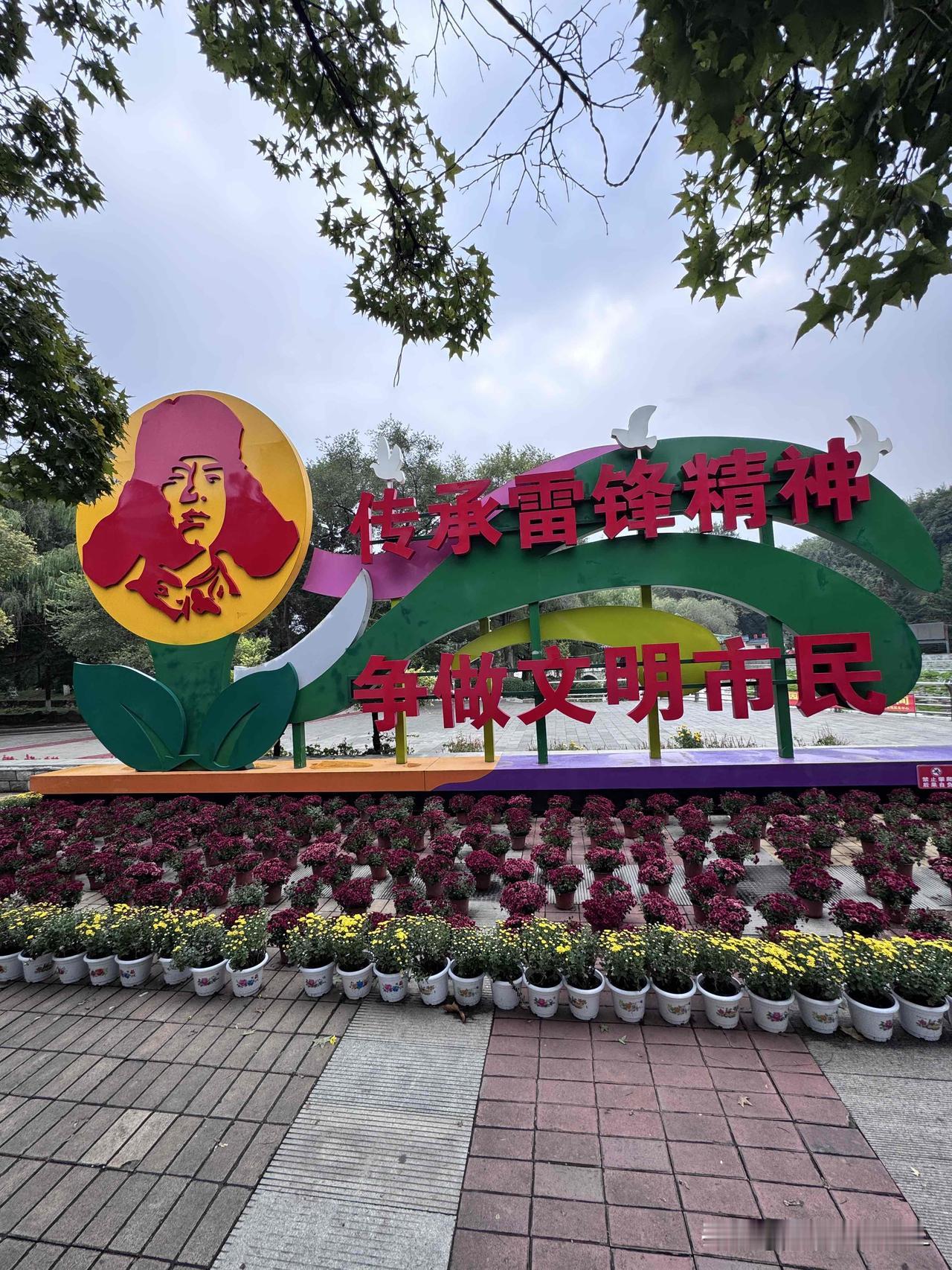 抚顺劳动公园，
好几年没去劳动公园了，找了半天没看到公园的大门。

问了一下门口