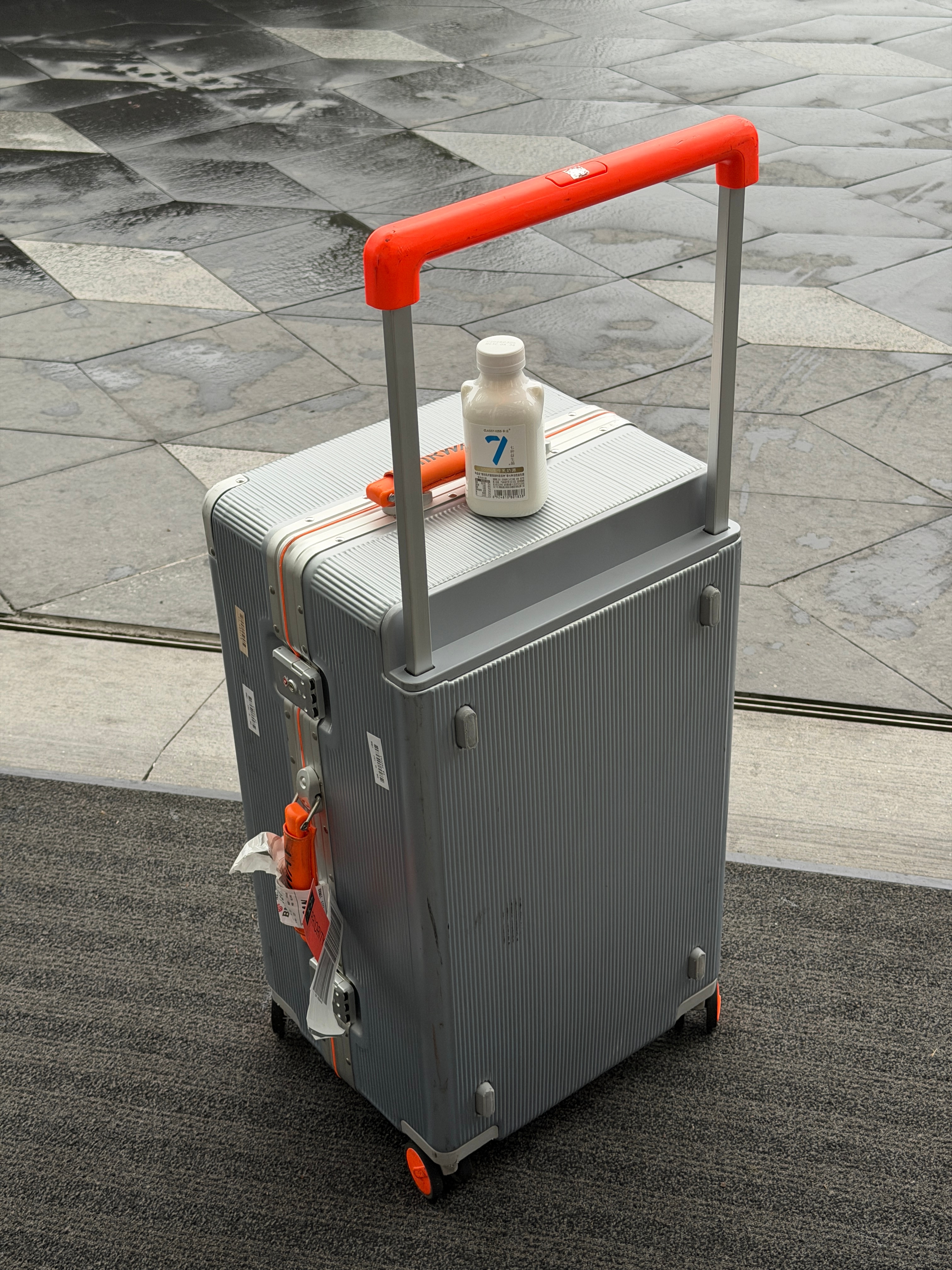 今天长沙去广州。这个月我在广州的时间比北京都多，这种到处奔波的滋味实在是不好受啊