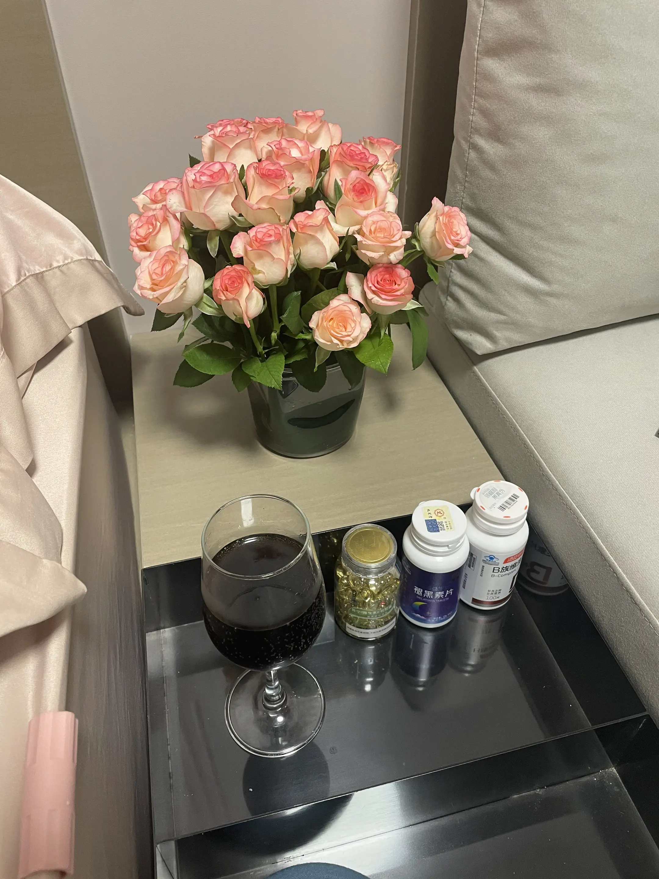 其实我就想找个人，白天一起贪财，晚上一起好色，一起贪财好色😂然后我还...