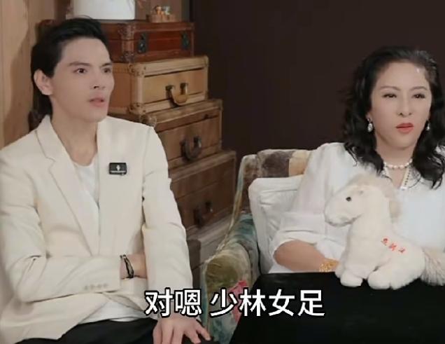 “真没想到！”向佐在直播间里说了句话，建议大家别去看《功夫女足》。


7月7日