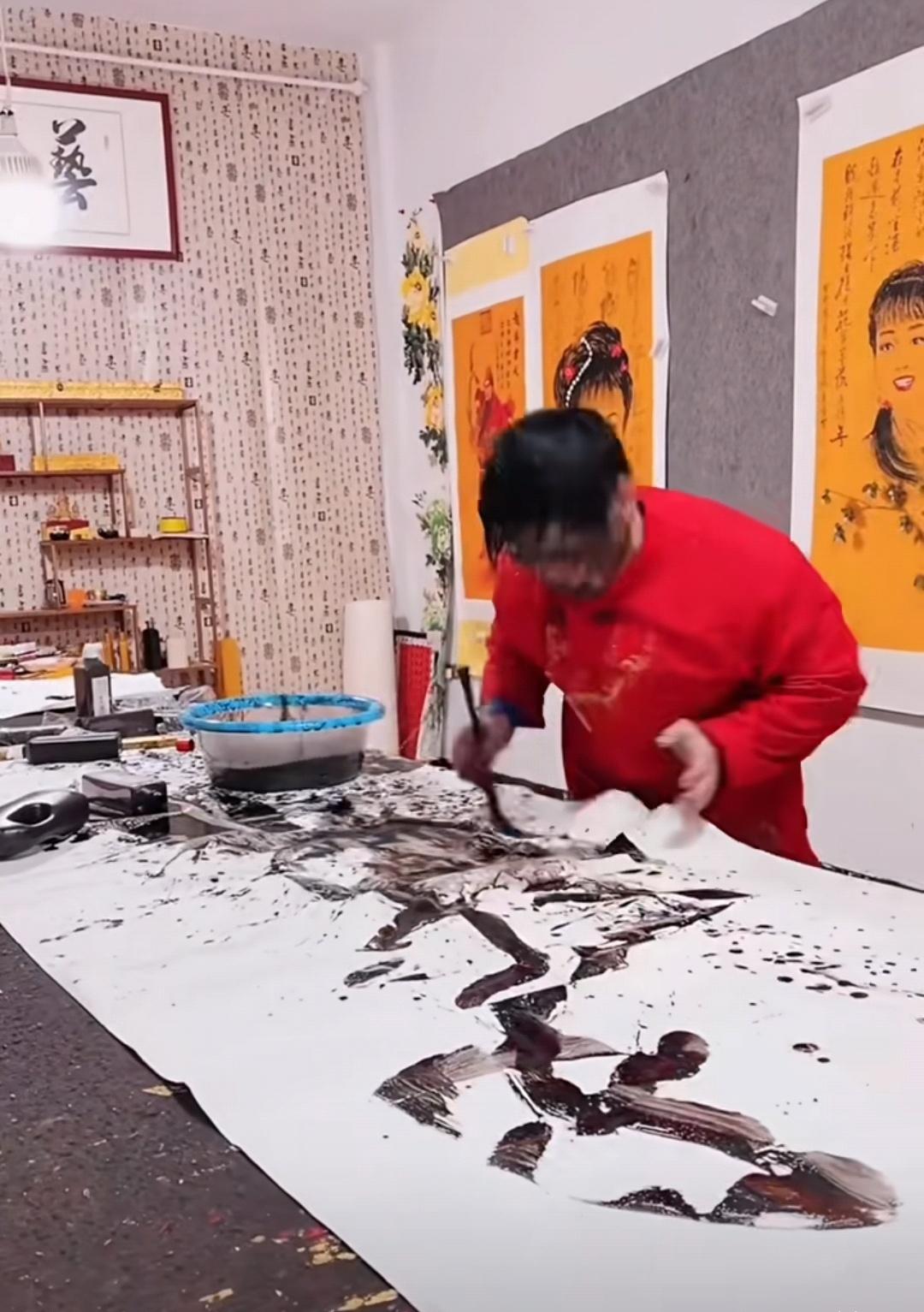 泽连斯基给普京公开发信，要求双方于第三地见面，直接谈判。在俄乌两国事务性谈判没有
