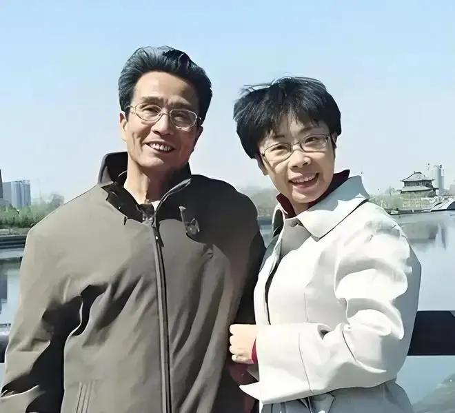 50岁北大才女蒙曼，满腹经纶、事业开挂，却被老父亲病床前催婚

五十岁的北大才女