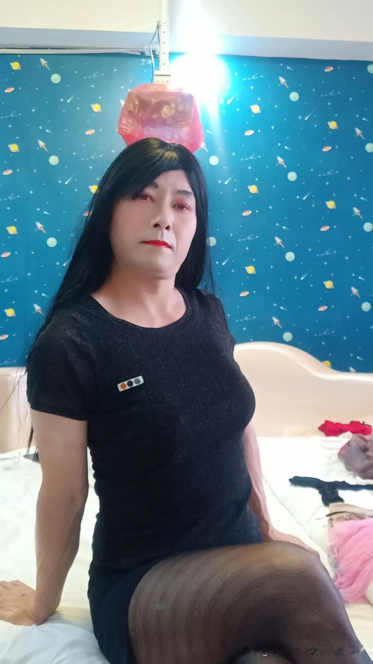 时尚大叔丝袜高跟鞋变装穿搭分享
#变装 浅装一下# #变装魅力# #变装# 
#