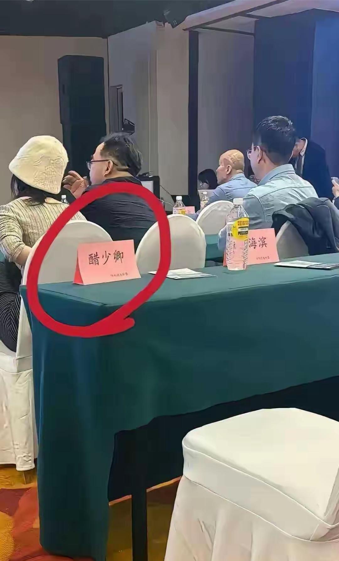 这个姓我还是第一次看到。