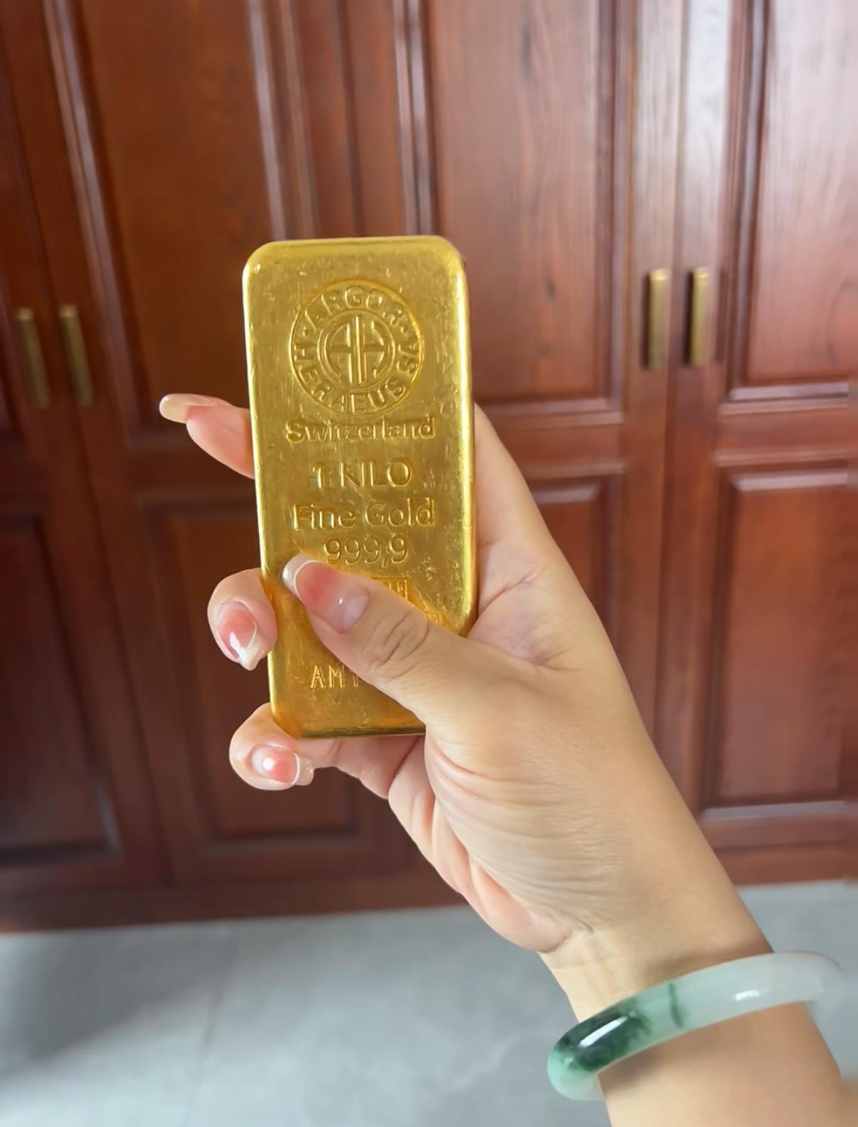 金价已经彻底失控了！
​​手里有黄金的老百姓注意了，要是持有500克以上，真心劝