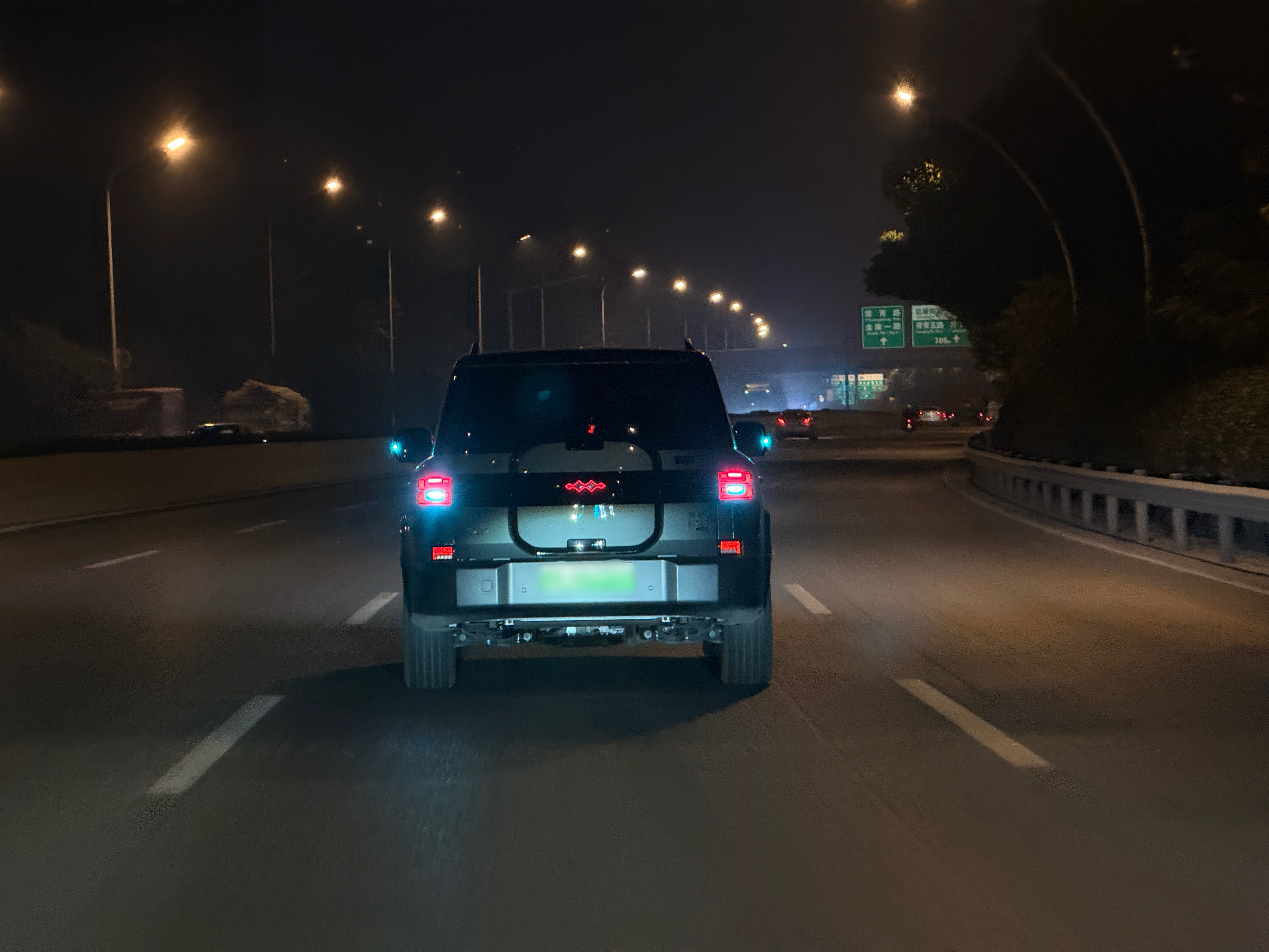 如果我开着辅助驾驶能不能识别到前面的车也开着辅助驾驶然后悄悄使劲超过它