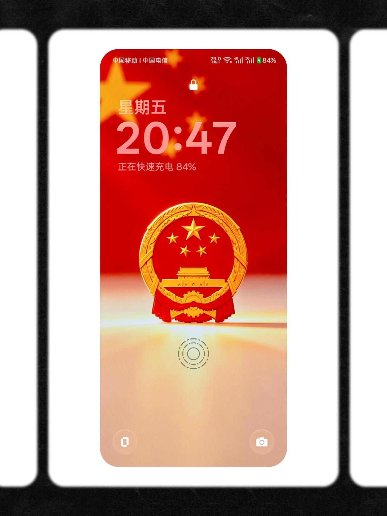 以国徽为底，藏一腔赤诚
 
一抹中国红，一枚金色国徽，藏着心底最深的家国信仰。