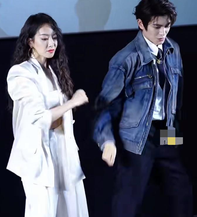 宋茜跳舞时，全场都是她的节奏。
演戏被人挑刺，跳舞却让五千万人点赞。
团里最能跳