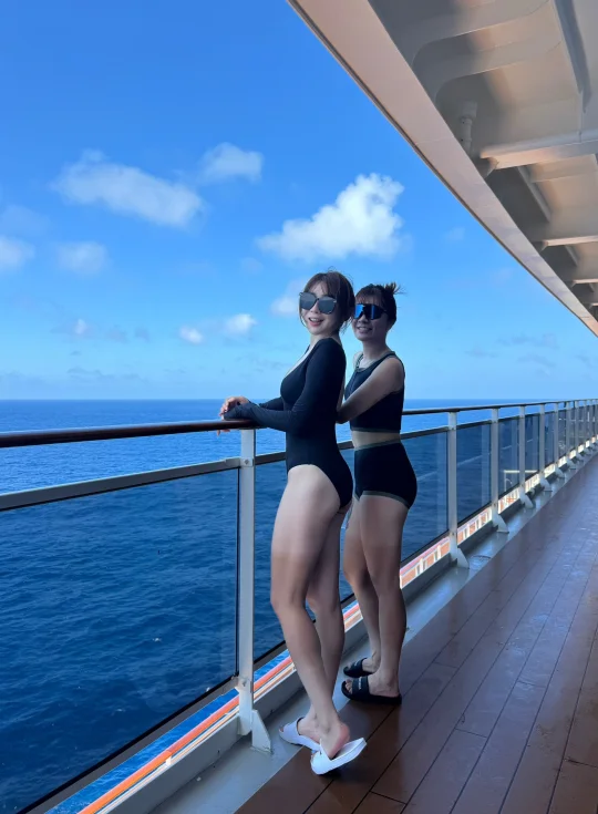 他们说游泳不用穿黑丝