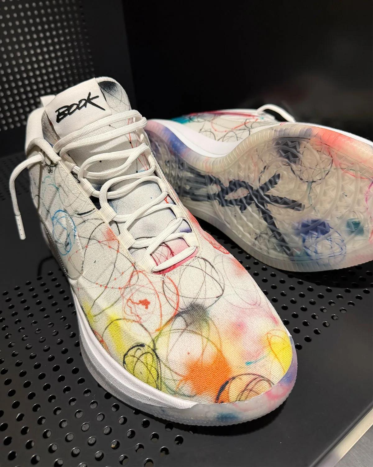 Futura x Nike Book 2 联名首次曝光Devin Booker 