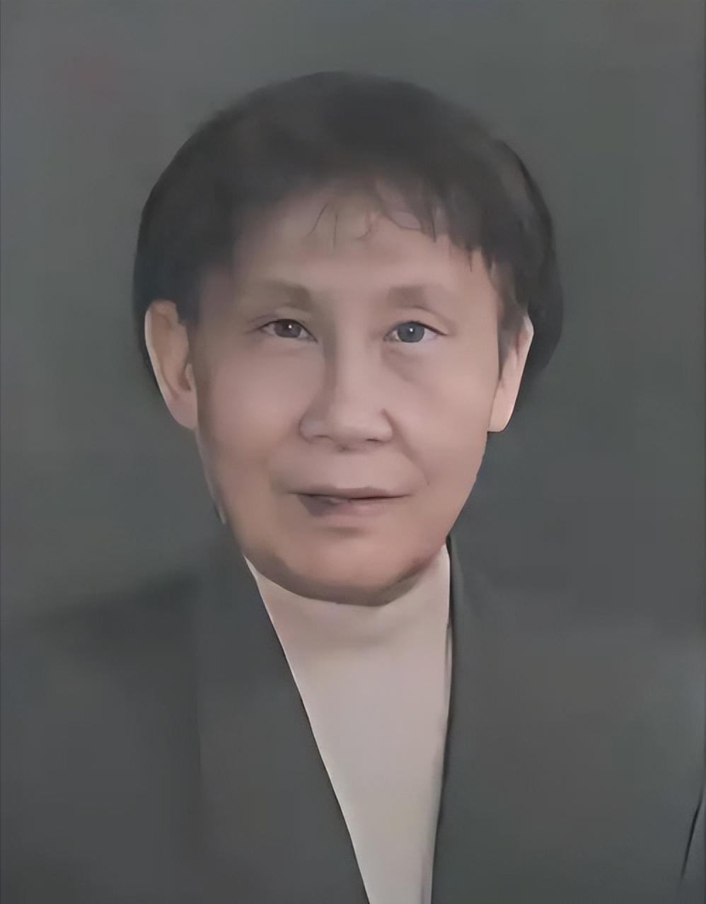 泪目！2024年，南京一女子在废品站发现一股科学家的手稿，不忍心丢弃的她花60块