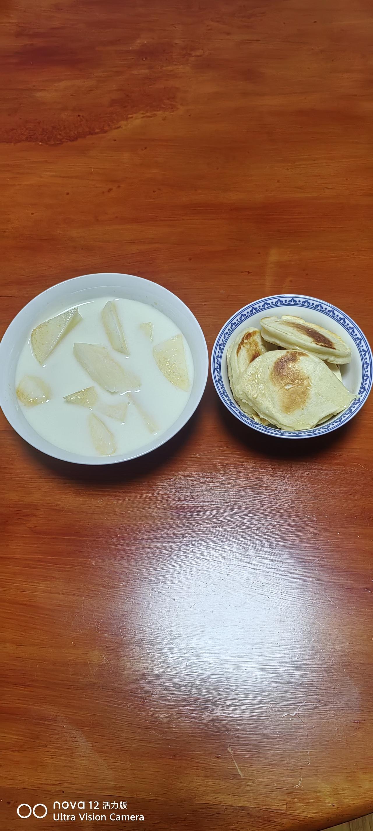 皮肤饥饿

今天用鸡蛋牛奶发酵面煎了几个随意饼（不刻意成型），苏州的亲家寄了两件