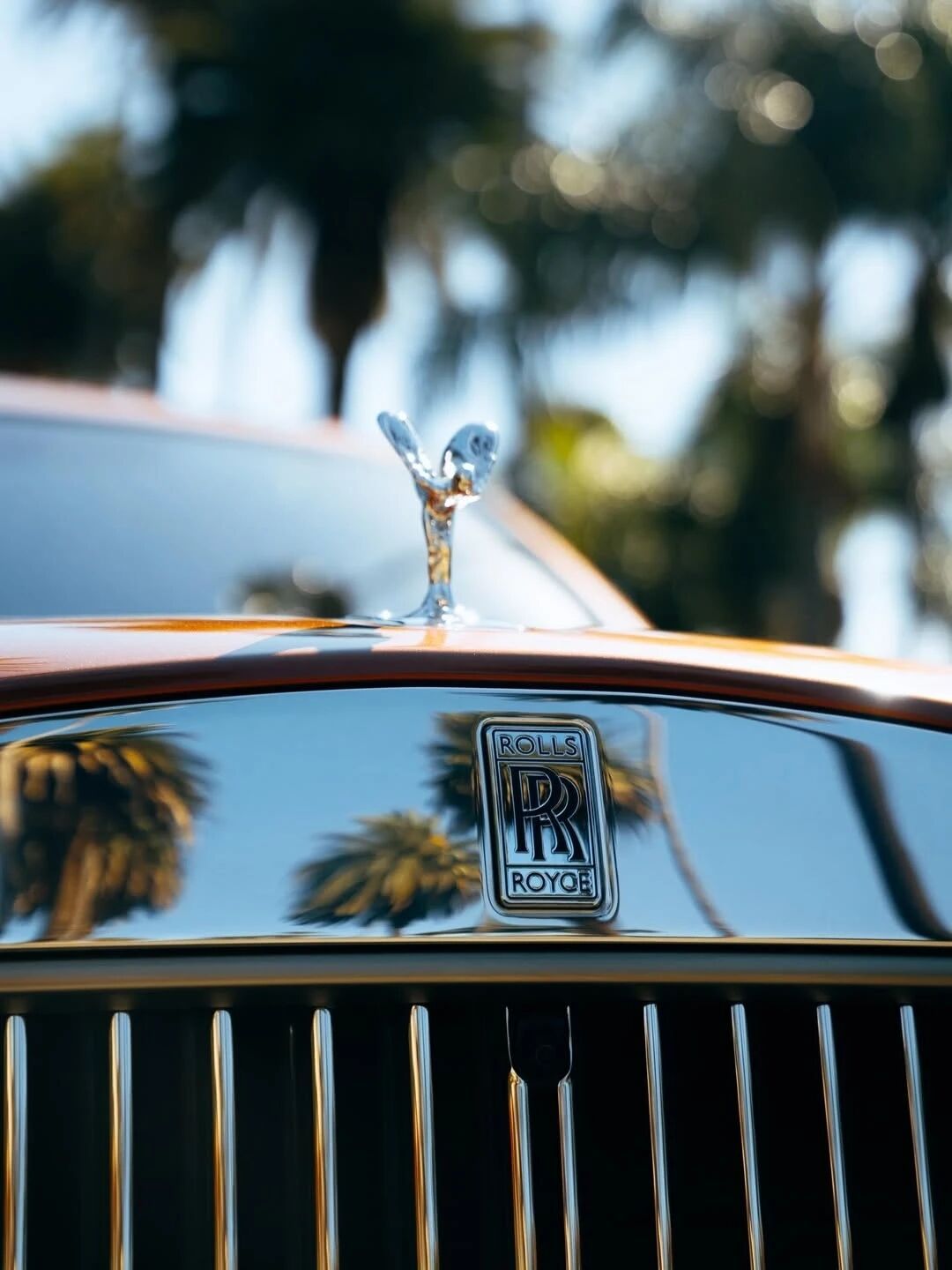 劳斯莱斯库里南BB版，外观颜色是Desert Dawn，内饰是Senset Or