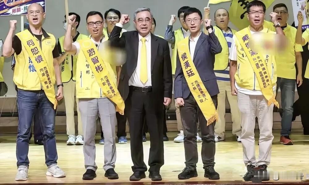 台湾新党宣布接受由解放军负责台岛防卫，接受在特定条件下达成和平统一，台湾成为中华