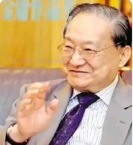 金庸当年看中西湖边的风水，开口向杭州要块地建别墅，承诺百年后连房带书全部奉上，杭