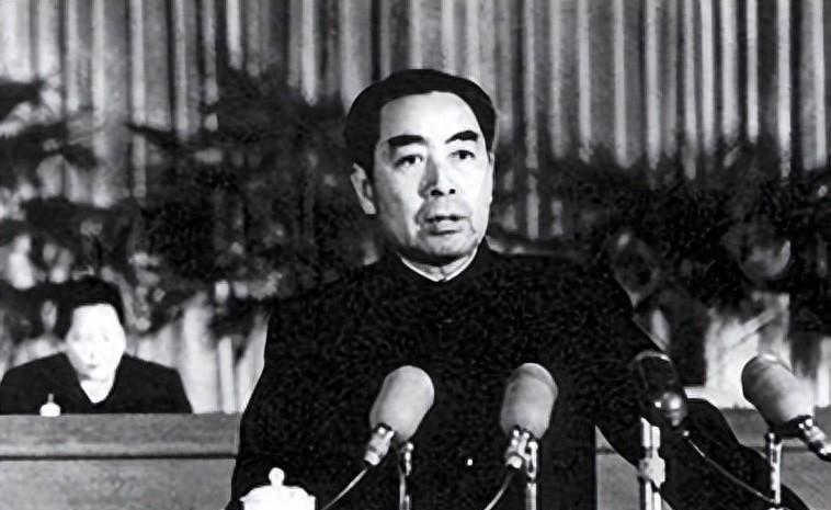 周恩来父亲临终时，几次向邓颖超询问，为什么他的儿子始终没有来看他呢？
1942年