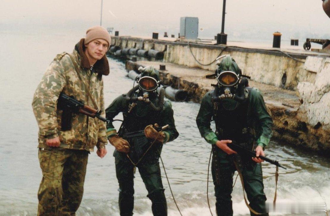 1998年，俄海军特种兵（“海蛙”分队）在克里米亚菲奥多西亚附近的“Opuk”训