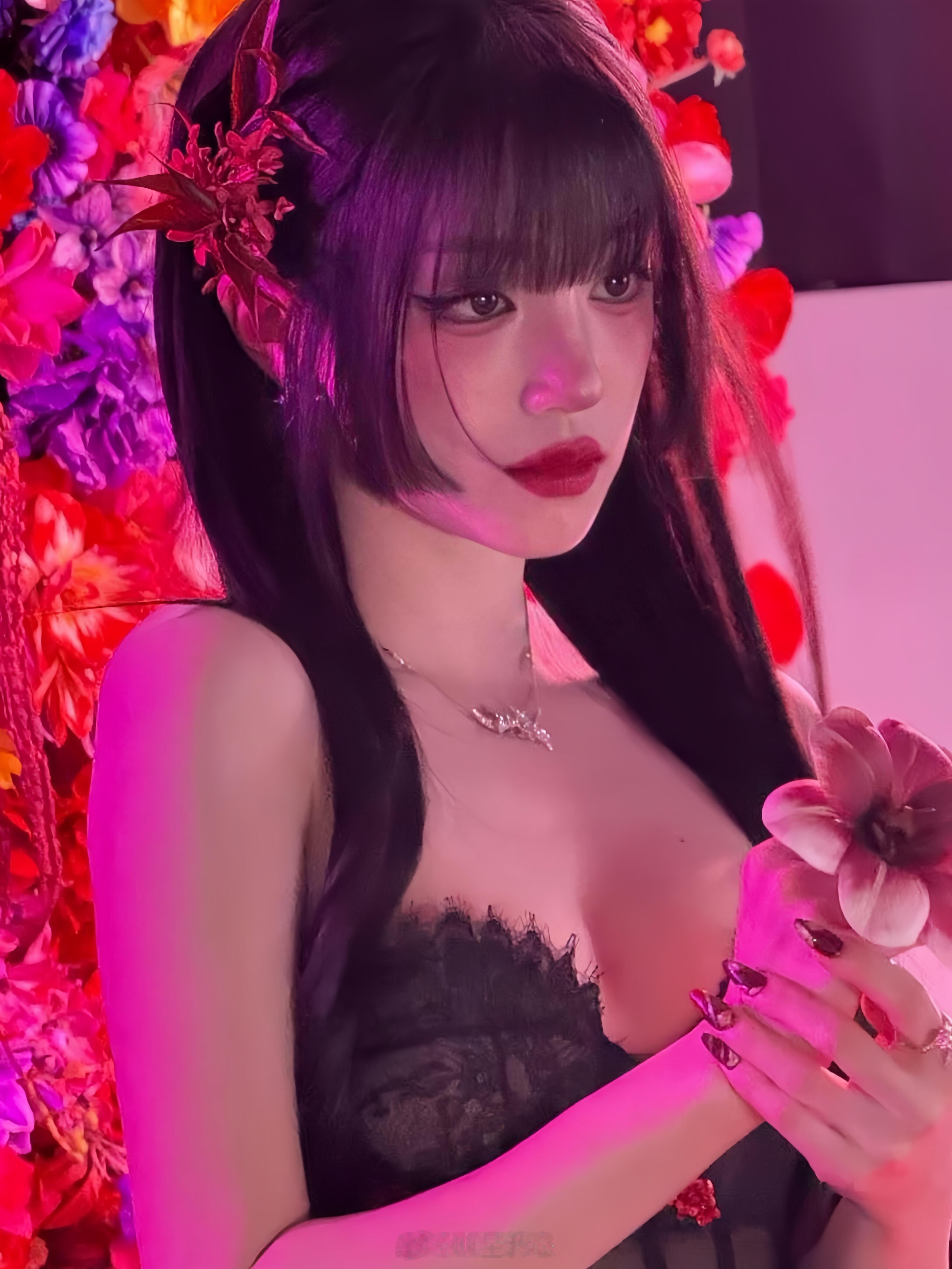 宋雨琦花神降临 当之无愧的美貌 